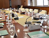 mesa donde ha tenido lugar la reunión mesa donde ha tenido lugar la reunión