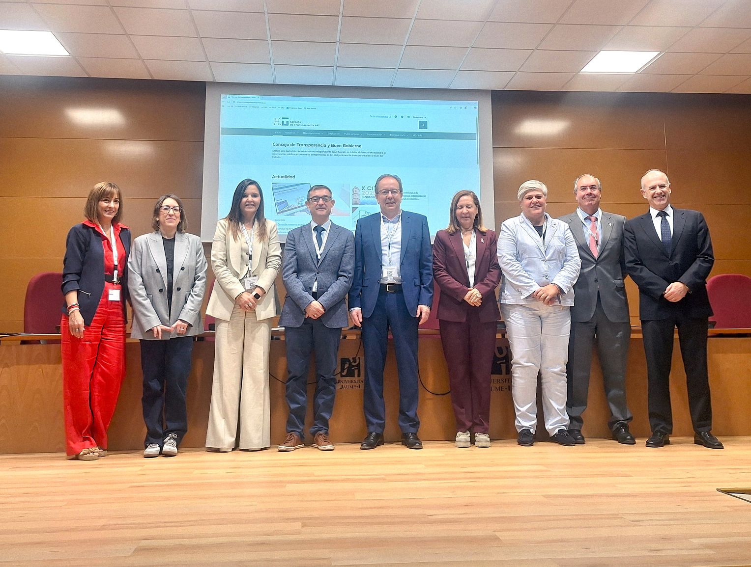 Representantes de los consejos y comisionados de transparencia en el CIT